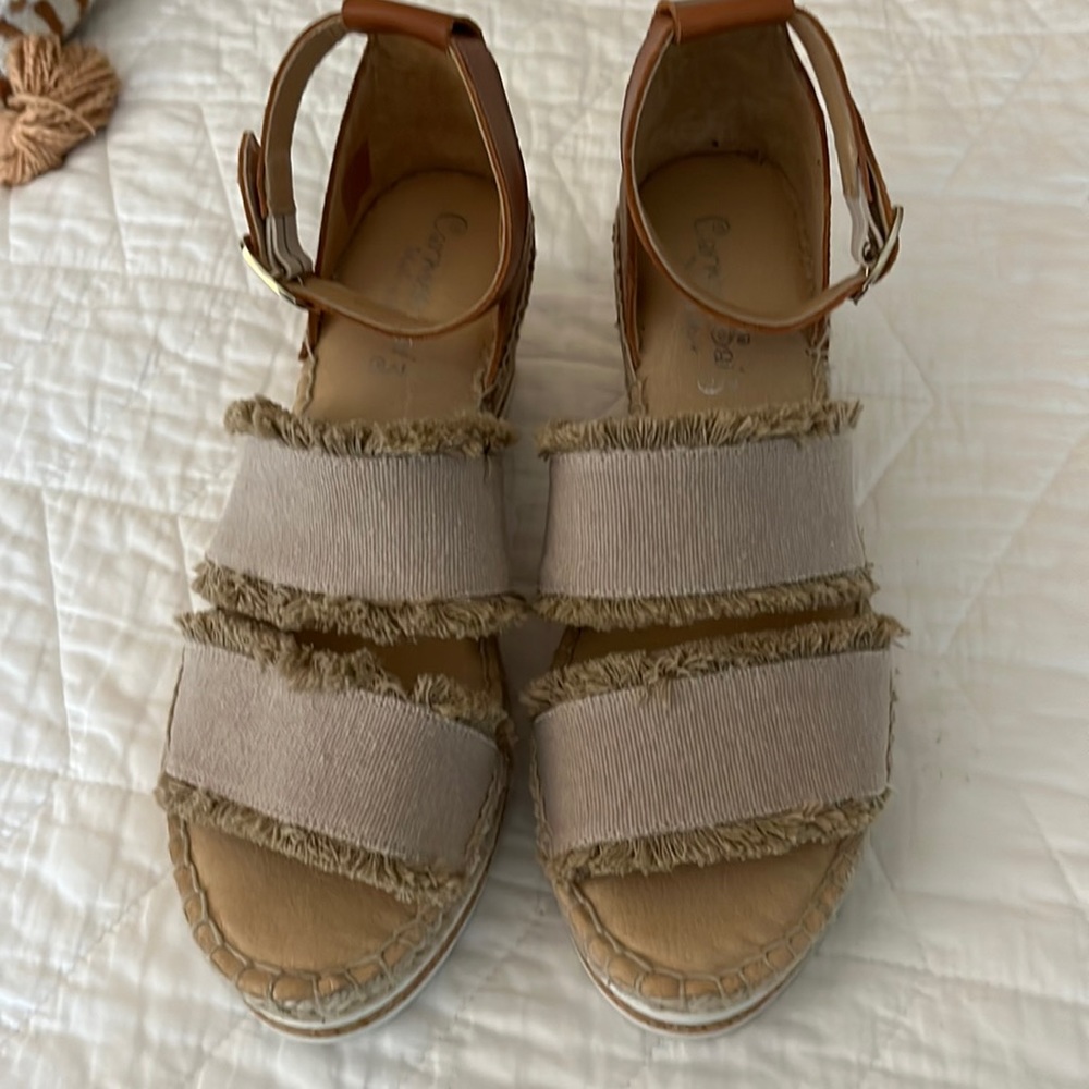 Carmen Saiz wedge Size 9